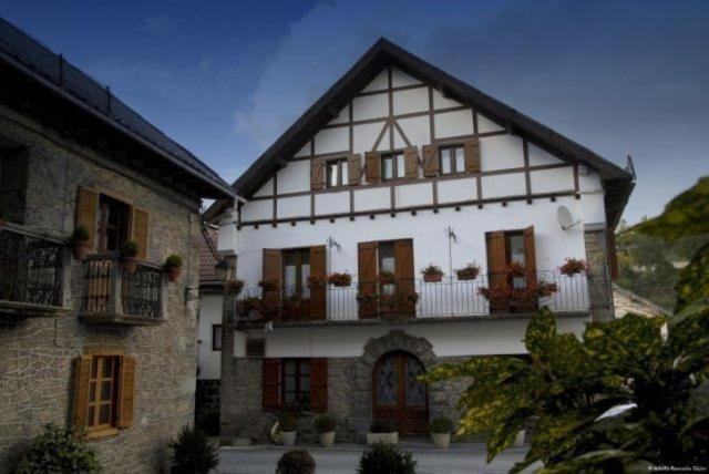 Hostal Casa Sario Jaurrieta Exterior foto